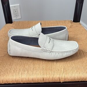 Brand New w/o Tags Tommy Hilfiger Light Grey Loafers / Drivers Men’s Size 10